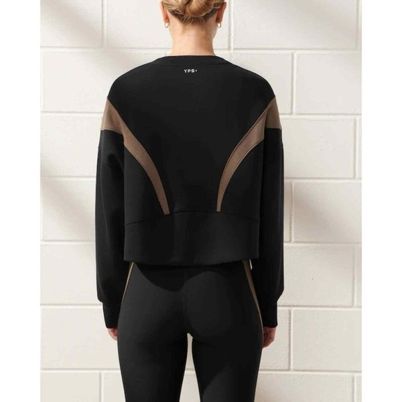 Abercrombie & Fitch YPB NeoKnit Mini Crew in Black - Picture 2 of 6